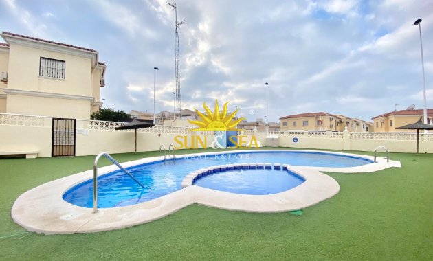 Alquiler a largo plazo - Bungalow - Torrevieja - Aguas Nuevas