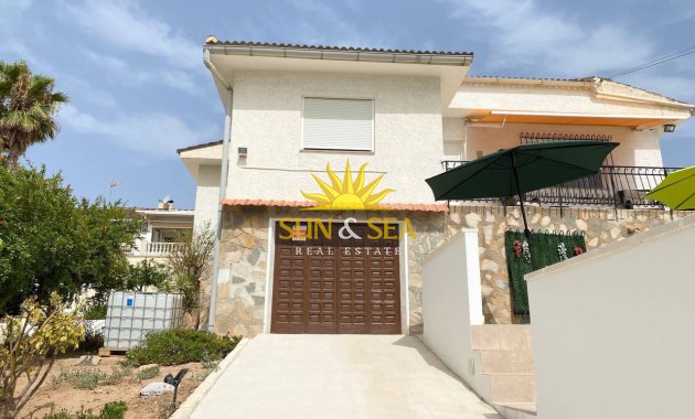 Location à long terme - Villa - Torrevieja - Los Balcones - Los Altos del Edén