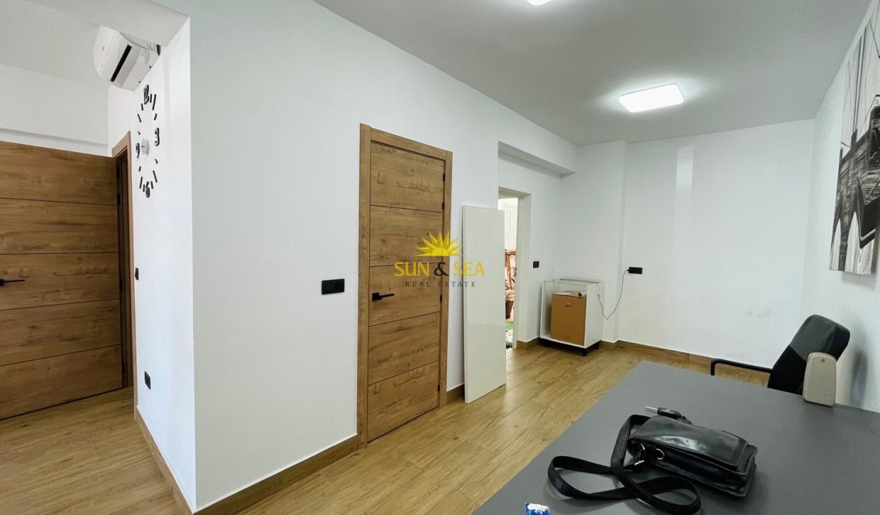 Resale - Commercial - Guardamar del Segura - Guardamar