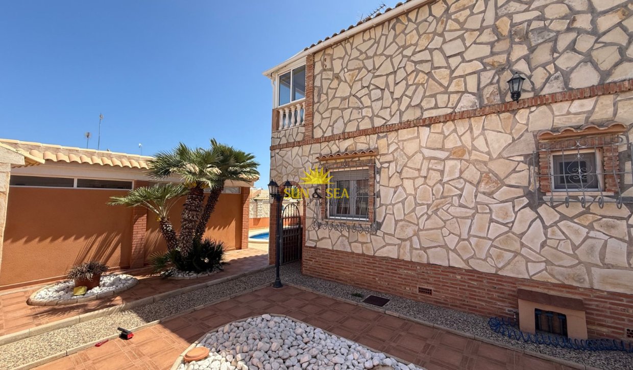 Resale - Villa - Orihuela Costa - La Florida