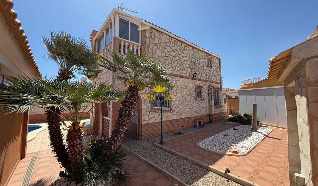 Resale - Villa - Orihuela Costa - La Florida