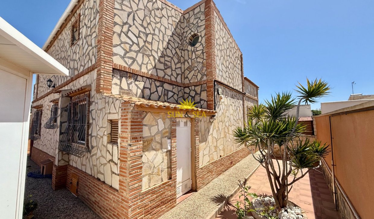 Resale - Villa - Orihuela Costa - La Florida