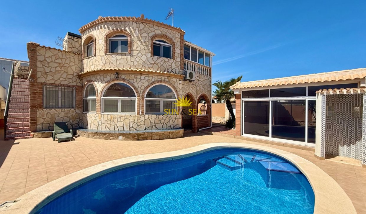 Resale - Villa - Orihuela Costa - La Florida