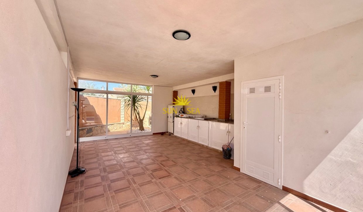 Resale - Villa - Orihuela Costa - La Florida