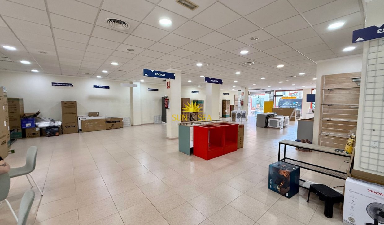 Location à long terme - Commercial - Torrevieja - Centro
