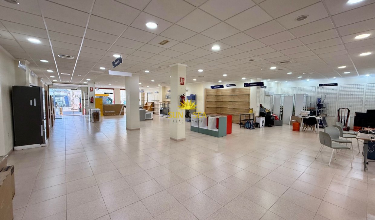 Location à long terme - Commercial - Torrevieja - Centro