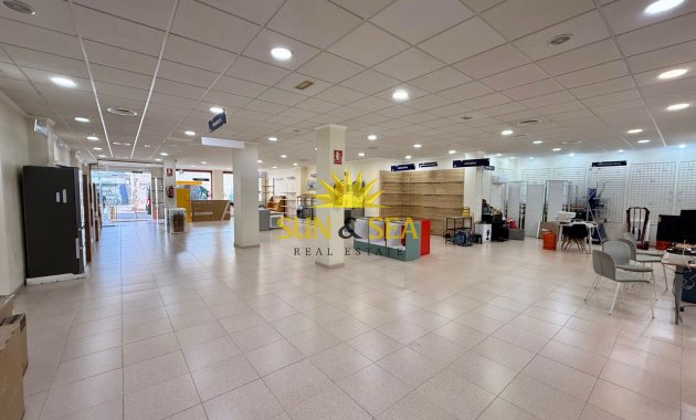 Location à long terme - Commercial - Torrevieja - Centro
