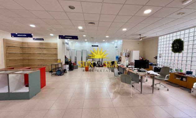 Location à long terme - Commercial - Torrevieja - Centro