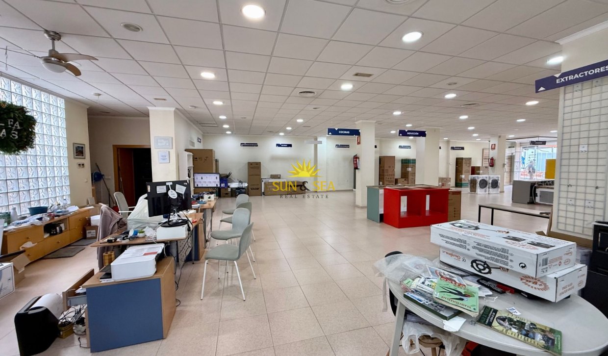 Location à long terme - Commercial - Torrevieja - Centro