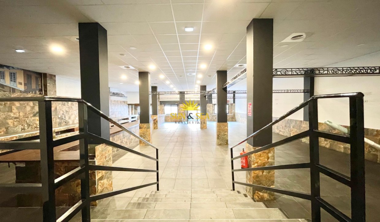 Resale - Commercial - Torrevieja - Playa del Cura