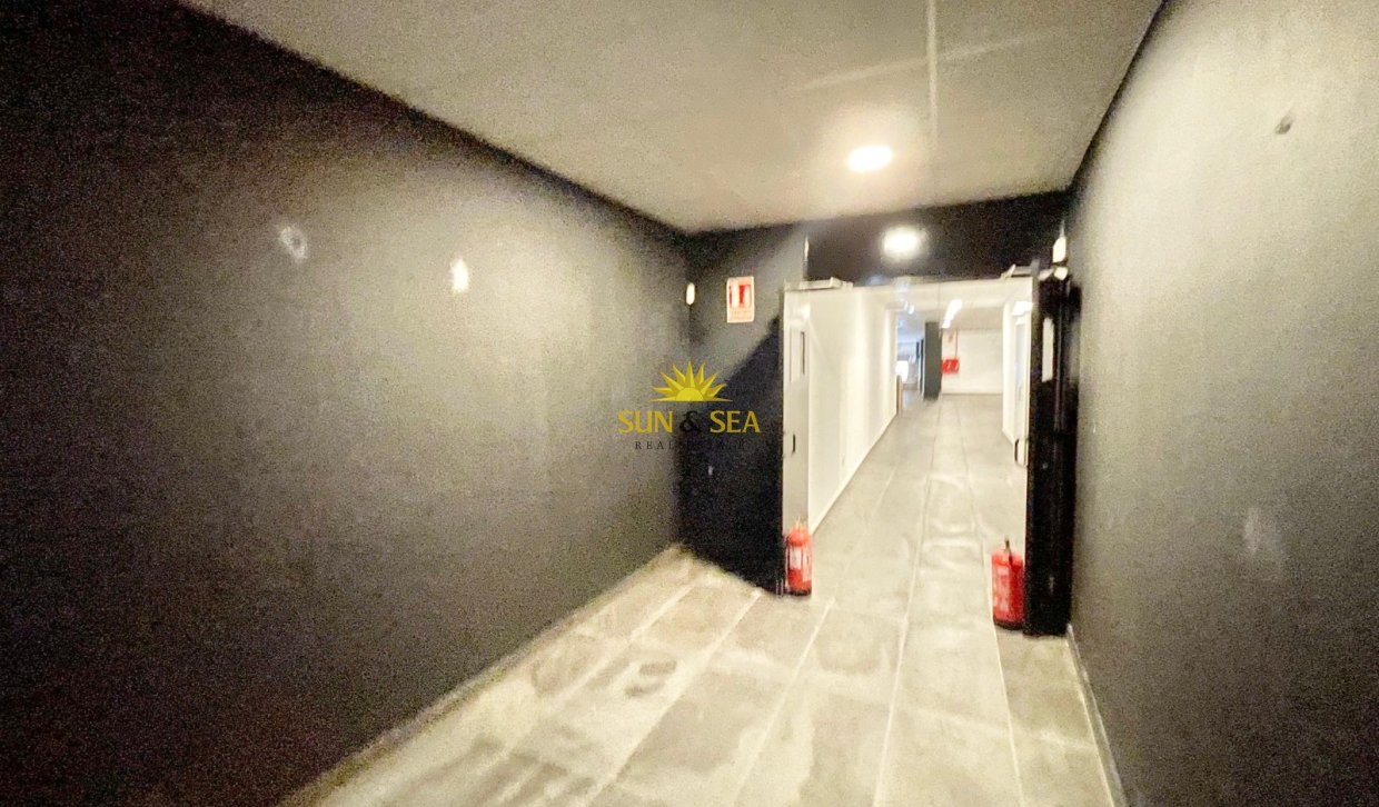 Resale - Commercial - Torrevieja - Playa del Cura