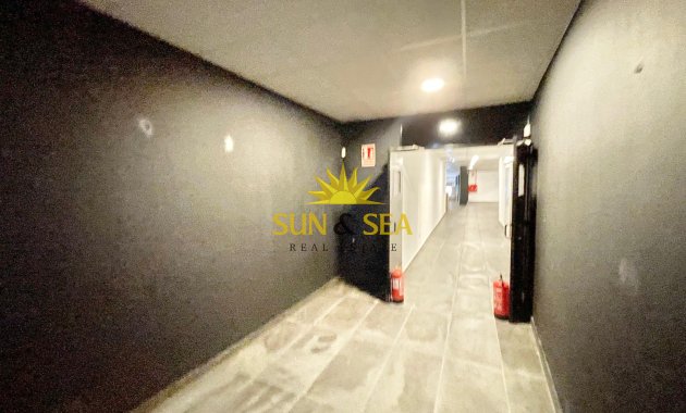 Resale - Commercial - Torrevieja - Playa del Cura