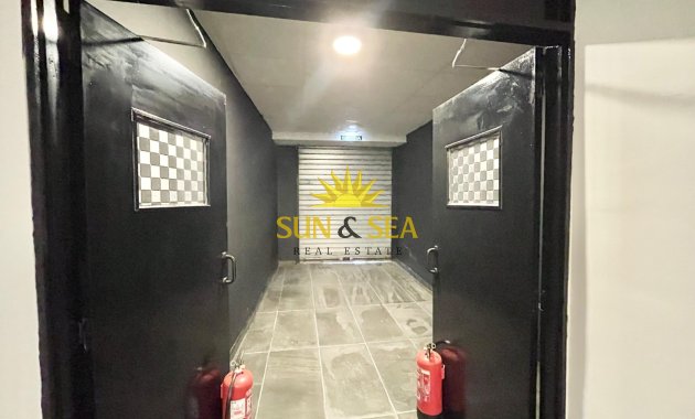 Resale - Commercial - Torrevieja - Playa del Cura