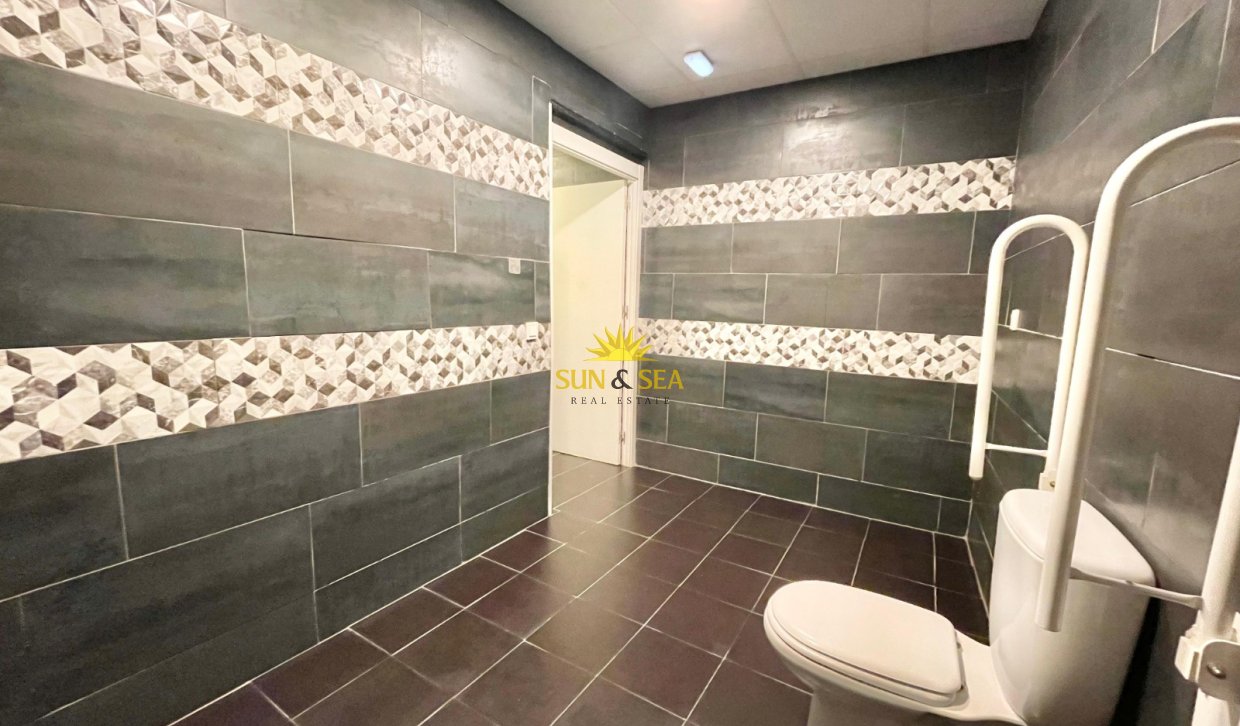 Resale - Commercial - Torrevieja - Playa del Cura