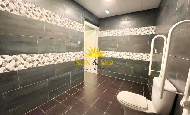 Resale - Commercial - Torrevieja - Playa del Cura