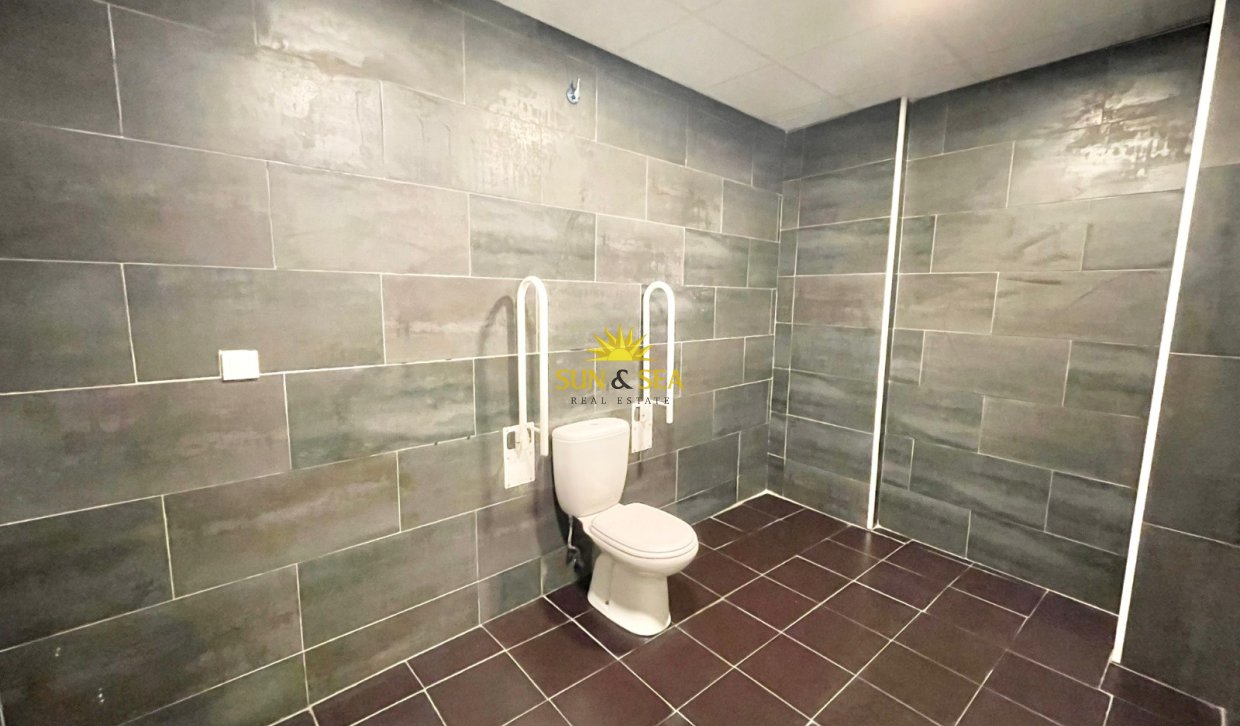 Resale - Commercial - Torrevieja - Playa del Cura