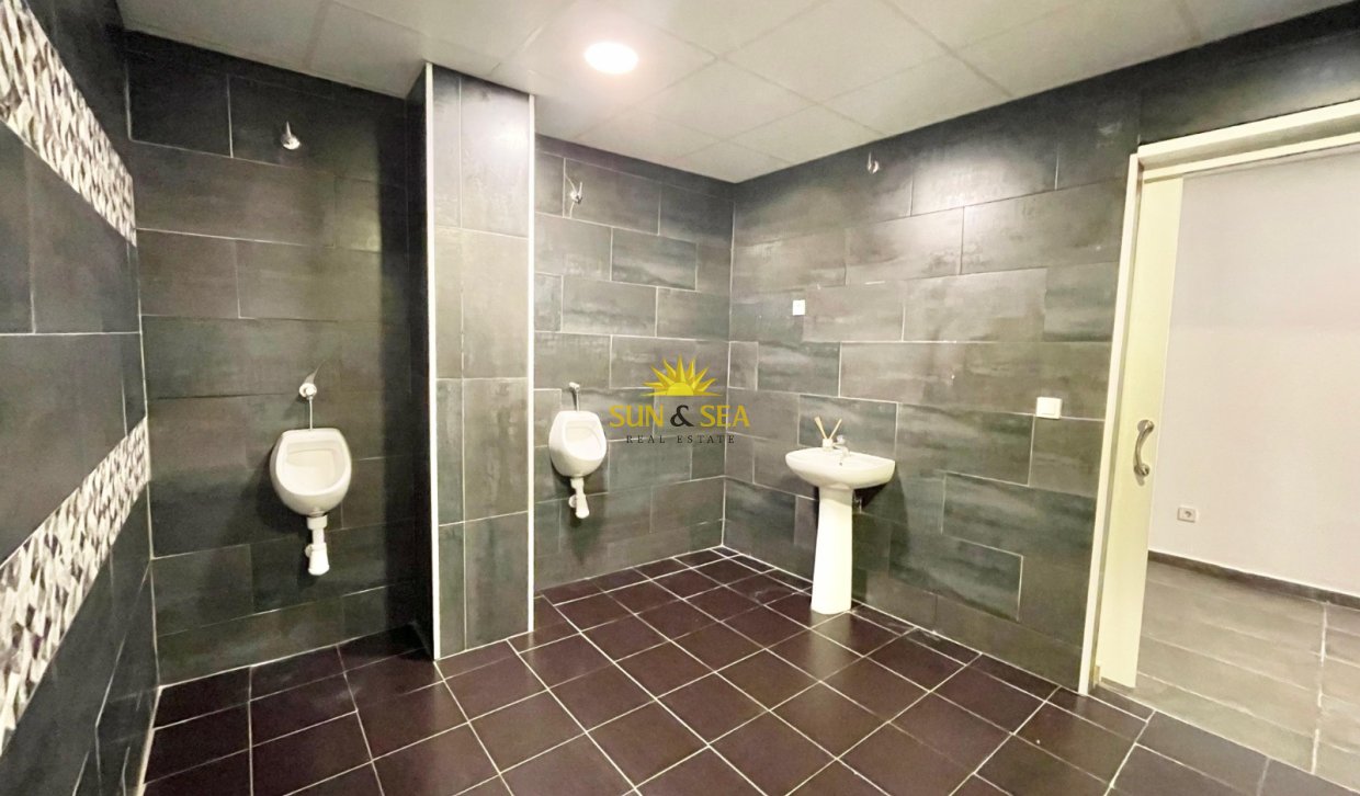 Resale - Commercial - Torrevieja - Playa del Cura