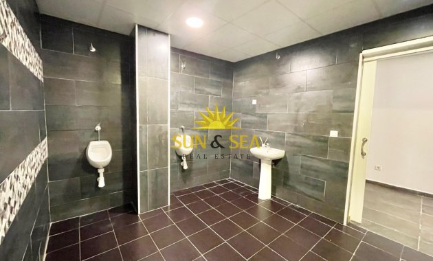 Resale - Commercial - Torrevieja - Playa del Cura