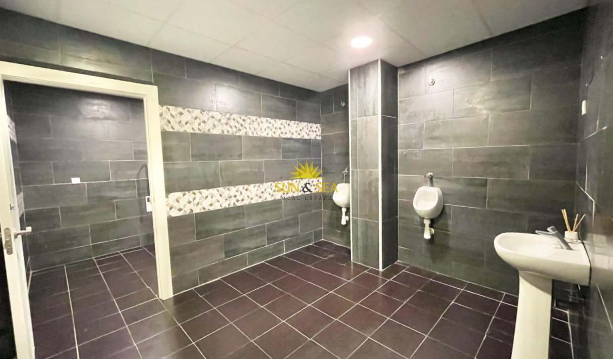 Resale - Commercial - Torrevieja - Playa del Cura