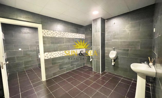 Resale - Commercial - Torrevieja - Playa del Cura