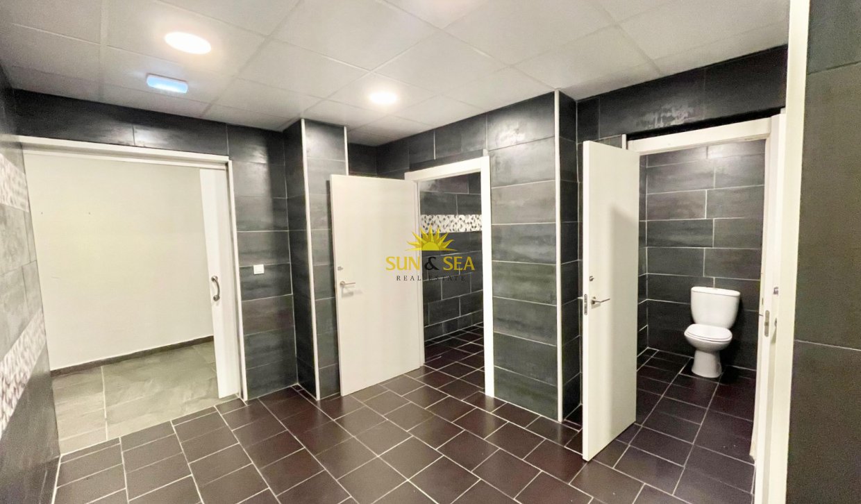 Resale - Commercial - Torrevieja - Playa del Cura