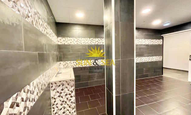 Resale - Commercial - Torrevieja - Playa del Cura