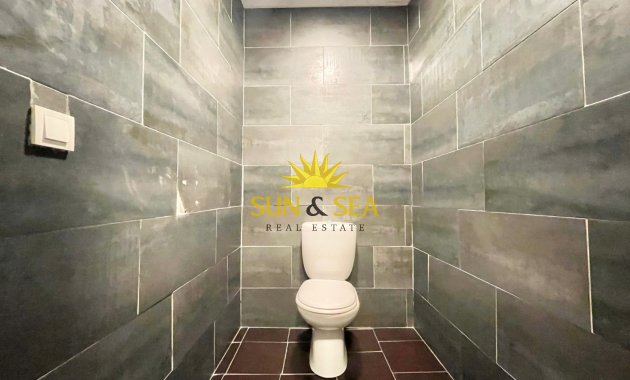 Resale - Commercial - Torrevieja - Playa del Cura