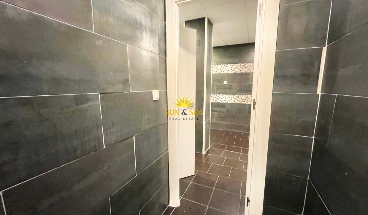 Resale - Commercial - Torrevieja - Playa del Cura