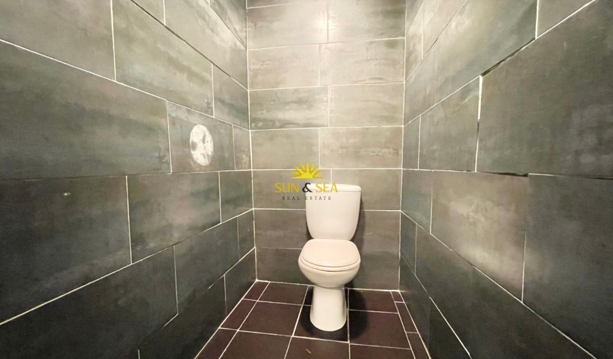 Resale - Commercial - Torrevieja - Playa del Cura