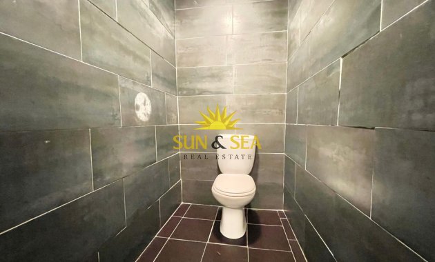 Resale - Commercial - Torrevieja - Playa del Cura