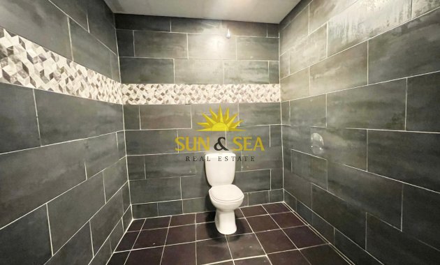Resale - Commercial - Torrevieja - Playa del Cura