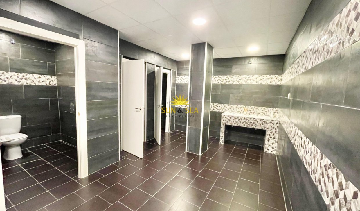 Resale - Commercial - Torrevieja - Playa del Cura