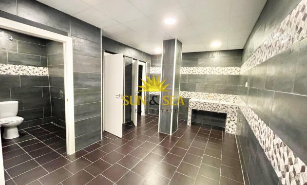 Resale - Commercial - Torrevieja - Playa del Cura