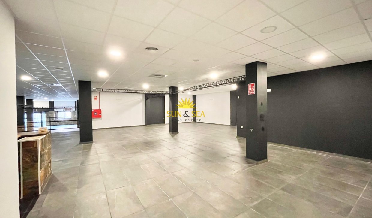 Resale - Commercial - Torrevieja - Playa del Cura