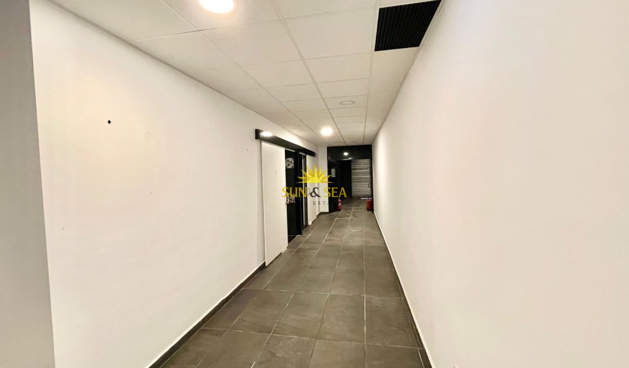 Resale - Commercial - Torrevieja - Playa del Cura