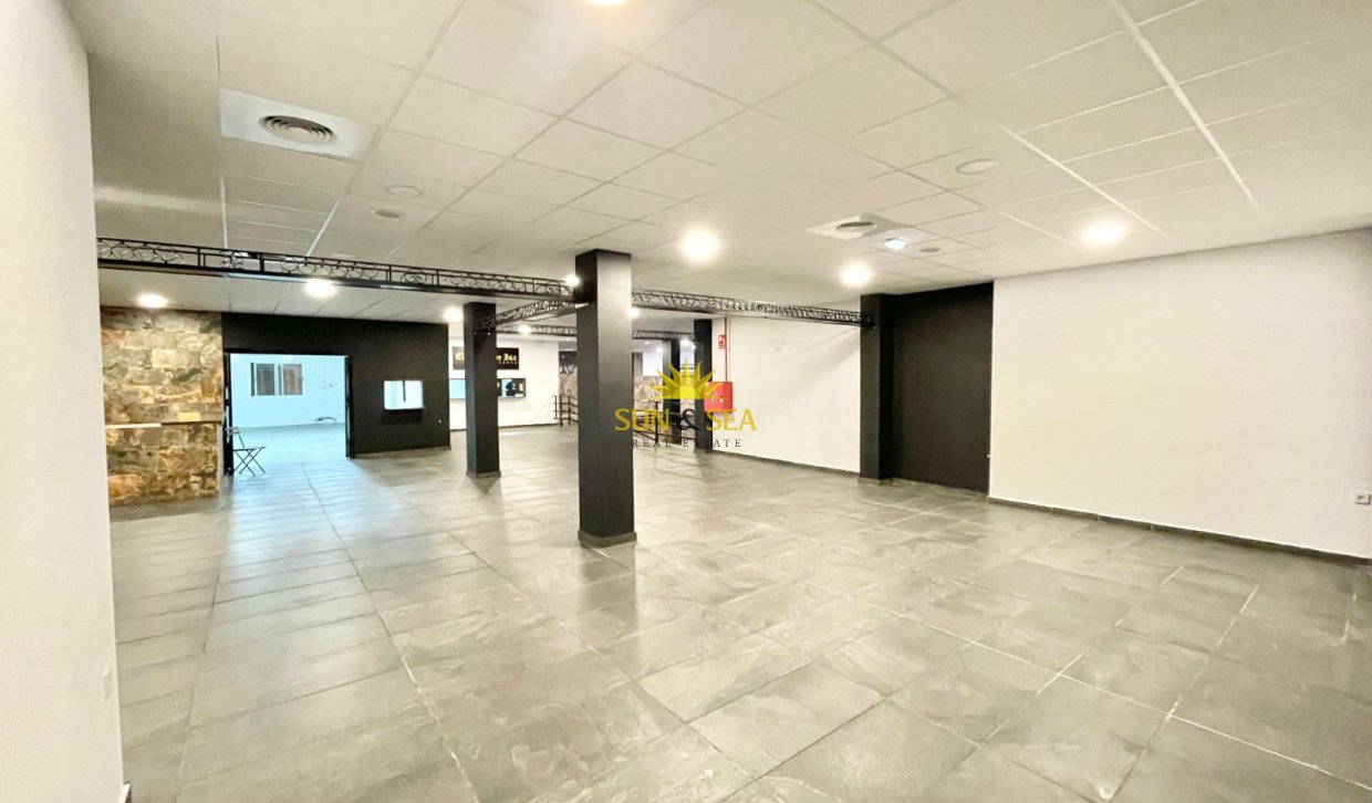 Resale - Commercial - Torrevieja - Playa del Cura