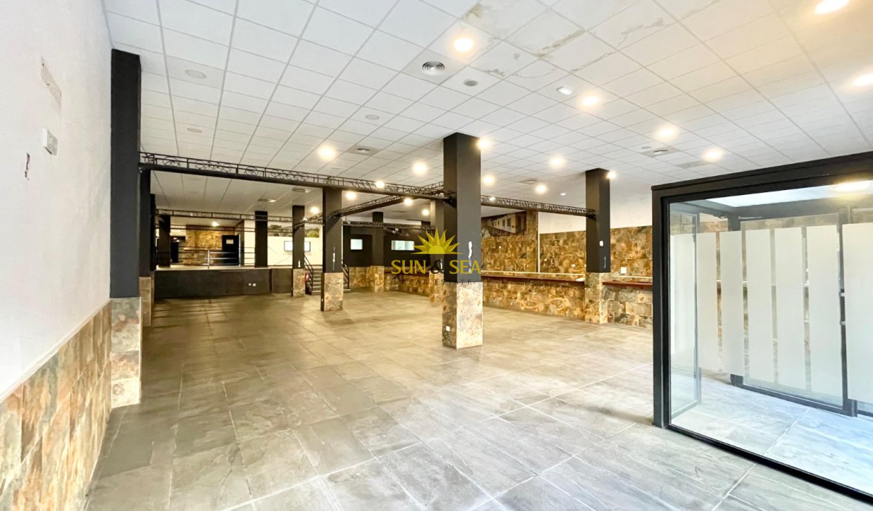 Resale - Commercial - Torrevieja - Playa del Cura