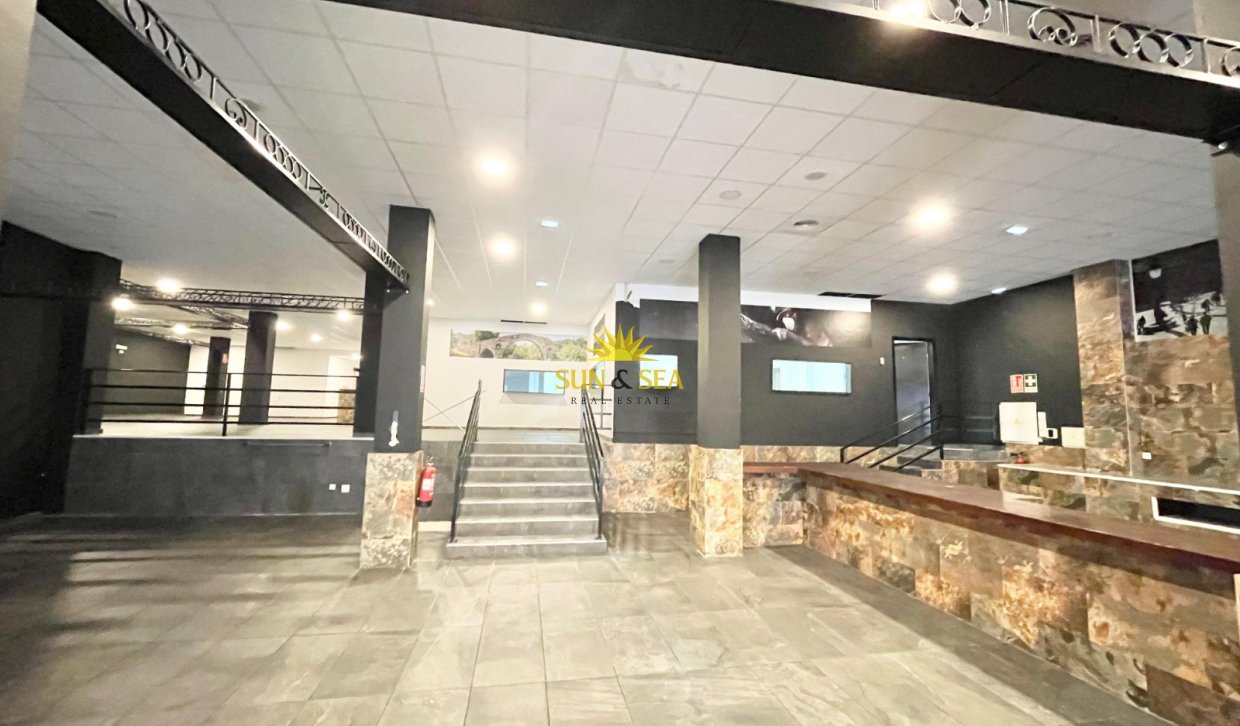 Resale - Commercial - Torrevieja - Playa del Cura