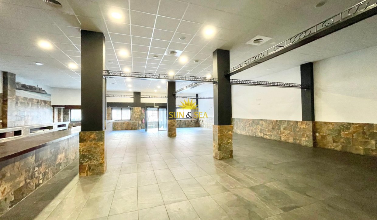 Resale - Commercial - Torrevieja - Playa del Cura