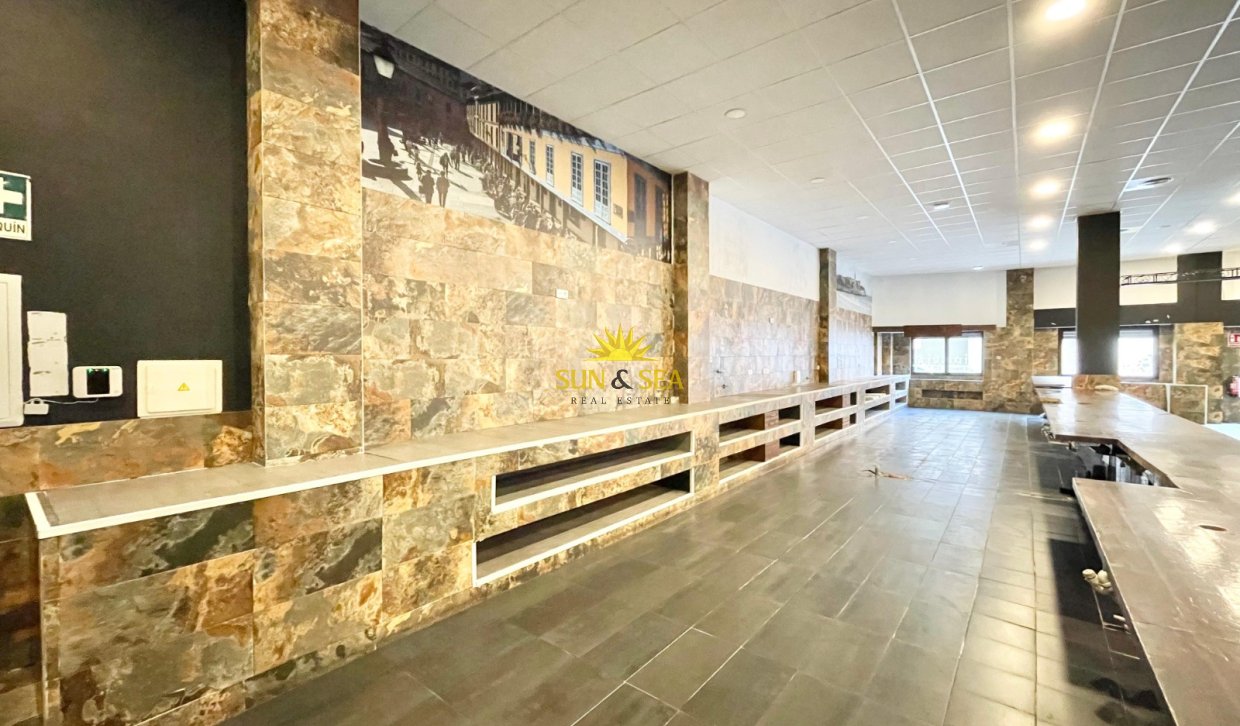 Resale - Commercial - Torrevieja - Playa del Cura