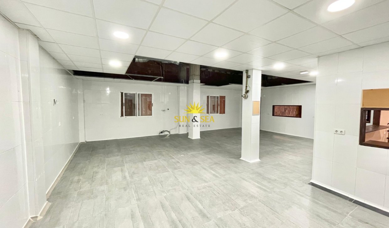 Resale - Commercial - Torrevieja - Playa del Cura