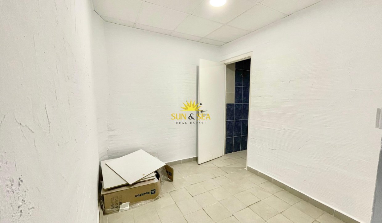 Resale - Commercial - Torrevieja - Playa del Cura