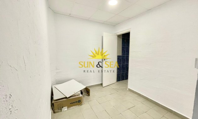 Resale - Commercial - Torrevieja - Playa del Cura