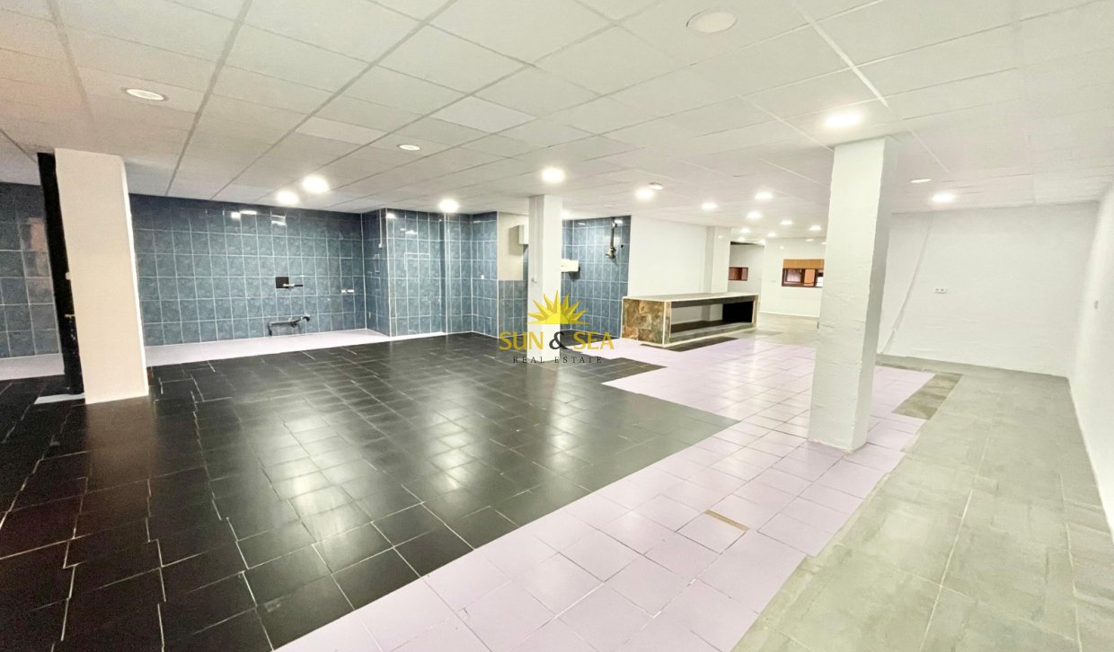 Resale - Commercial - Torrevieja - Playa del Cura