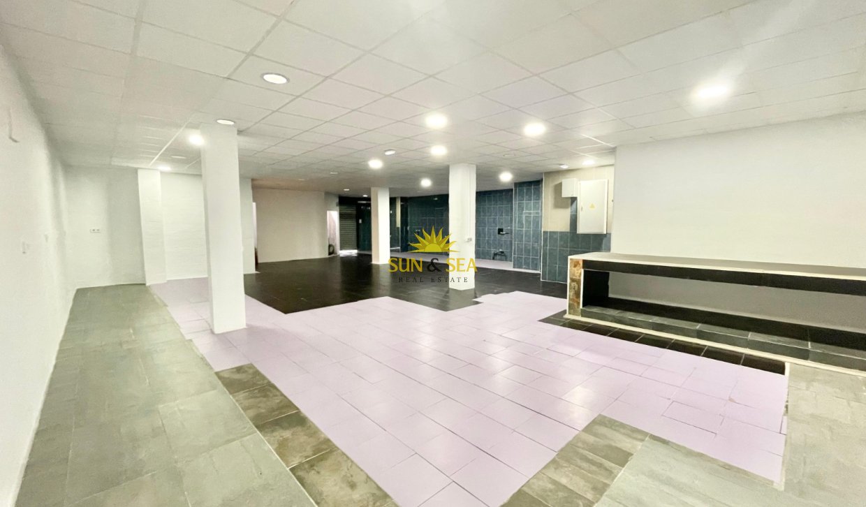 Resale - Commercial - Torrevieja - Playa del Cura