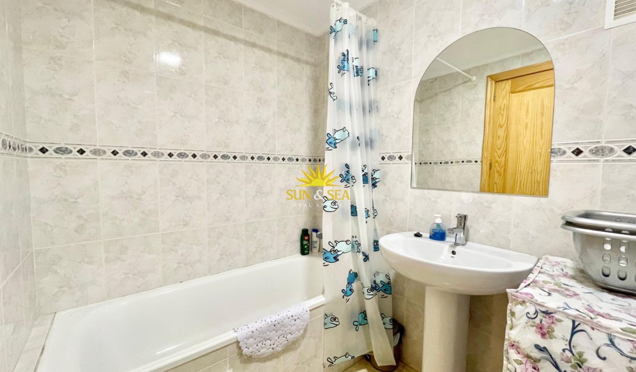 Alquiler a largo plazo - Apartamento - Torrevieja - Centro