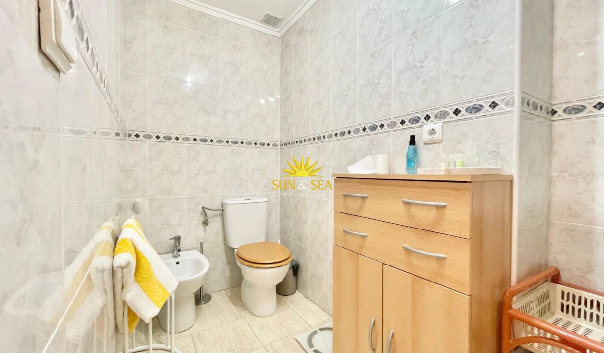 Alquiler a largo plazo - Apartamento - Torrevieja - Centro
