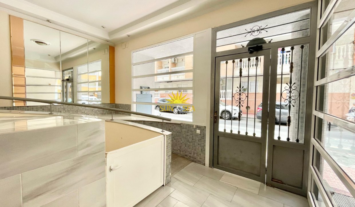 Alquiler a largo plazo - Apartamento - Torrevieja - Centro