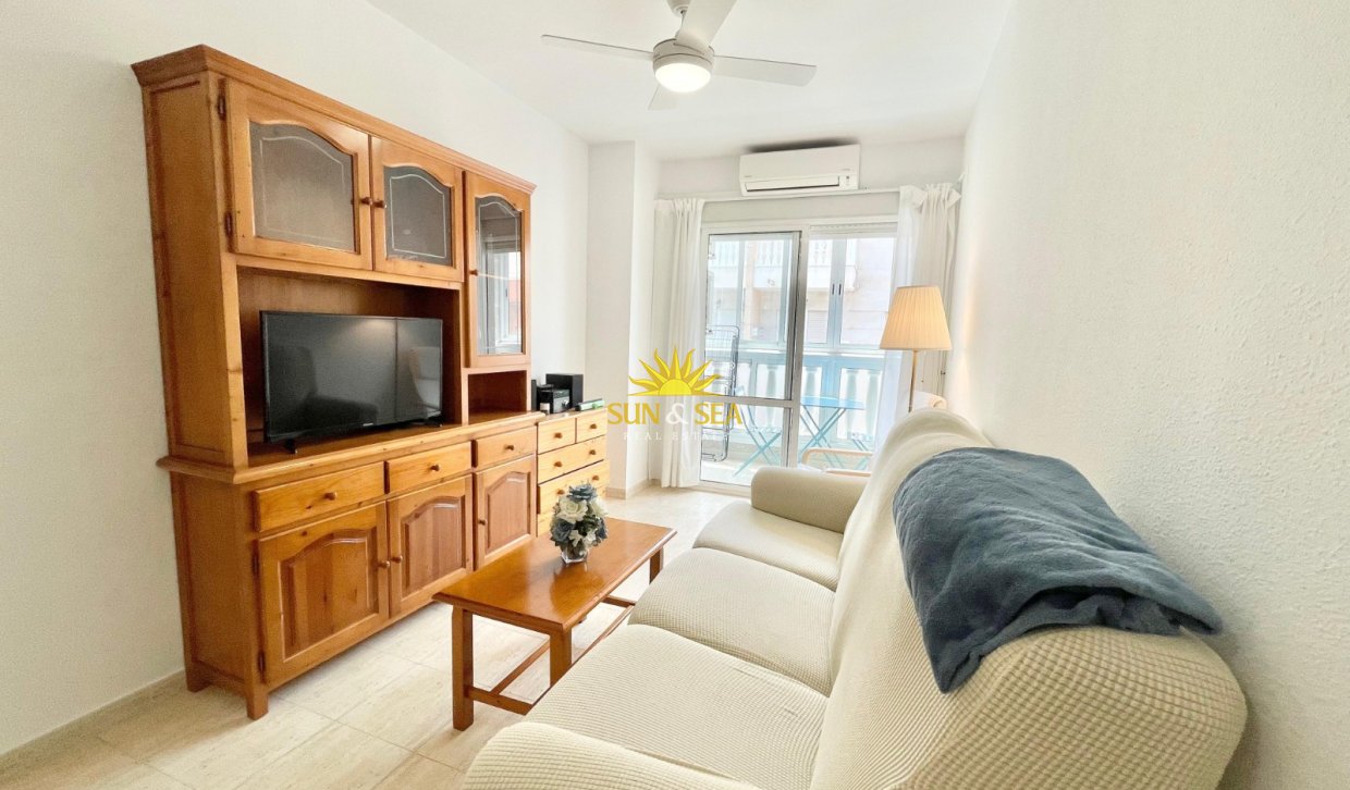 Alquiler a largo plazo - Apartamento - Torrevieja - Centro