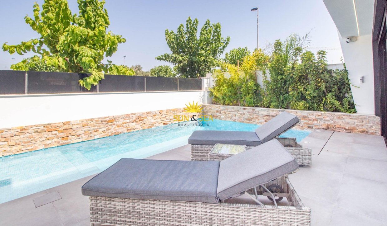 Resale - Villa / Semi detached - Santiago de la ribera - zona san blas